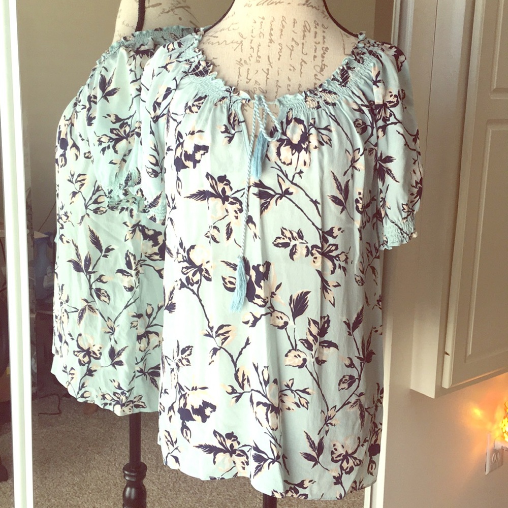 Joie Floral Blouse. 100% Silk 💕👚